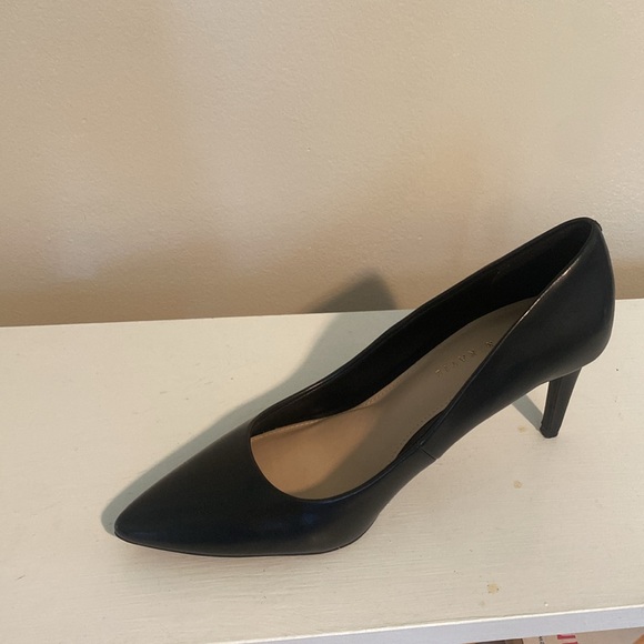 Kelly & Katie Black Heels - Picture 9 of 9